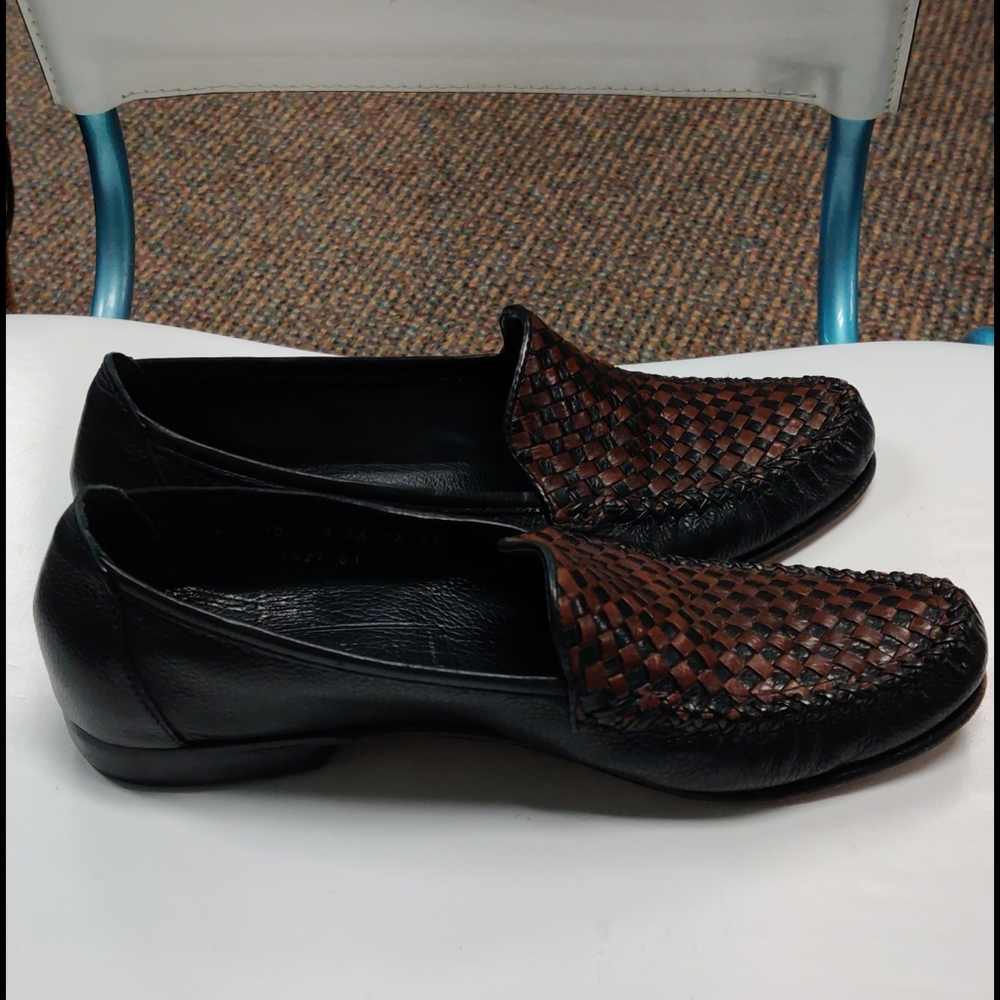 Cole Haan 9AA basket weave brown and black loafers